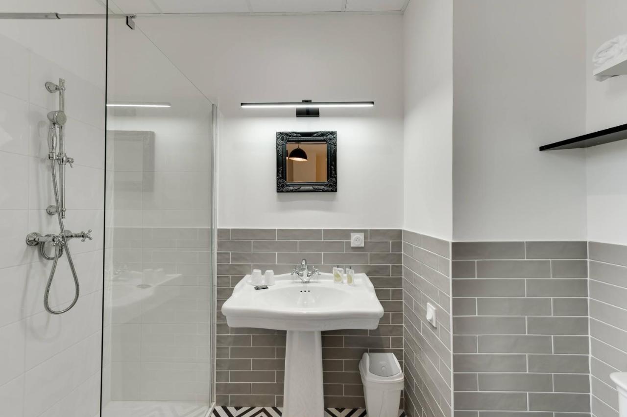 Le Pavillon Des Fleurs Hotel Menthon-Saint-Bernard Bagian luar foto