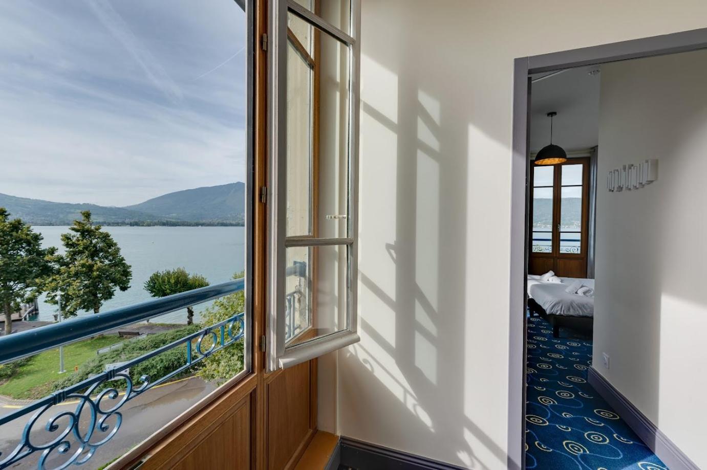 Le Pavillon Des Fleurs Hotel Menthon-Saint-Bernard Bagian luar foto